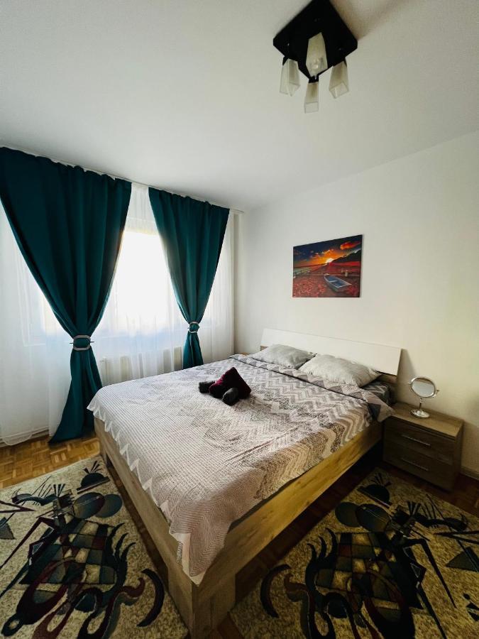 House24 Gari Apartment Brasov Bagian luar foto
