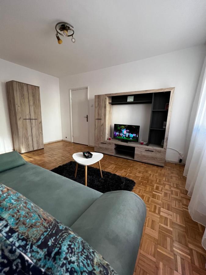 House24 Gari Apartment Brasov Bagian luar foto