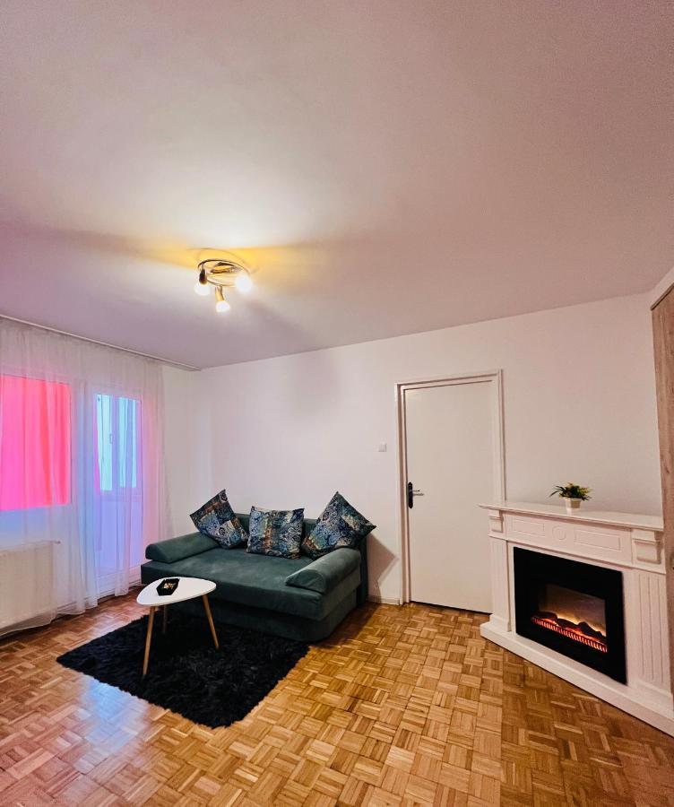 House24 Gari Apartment Brasov Bagian luar foto