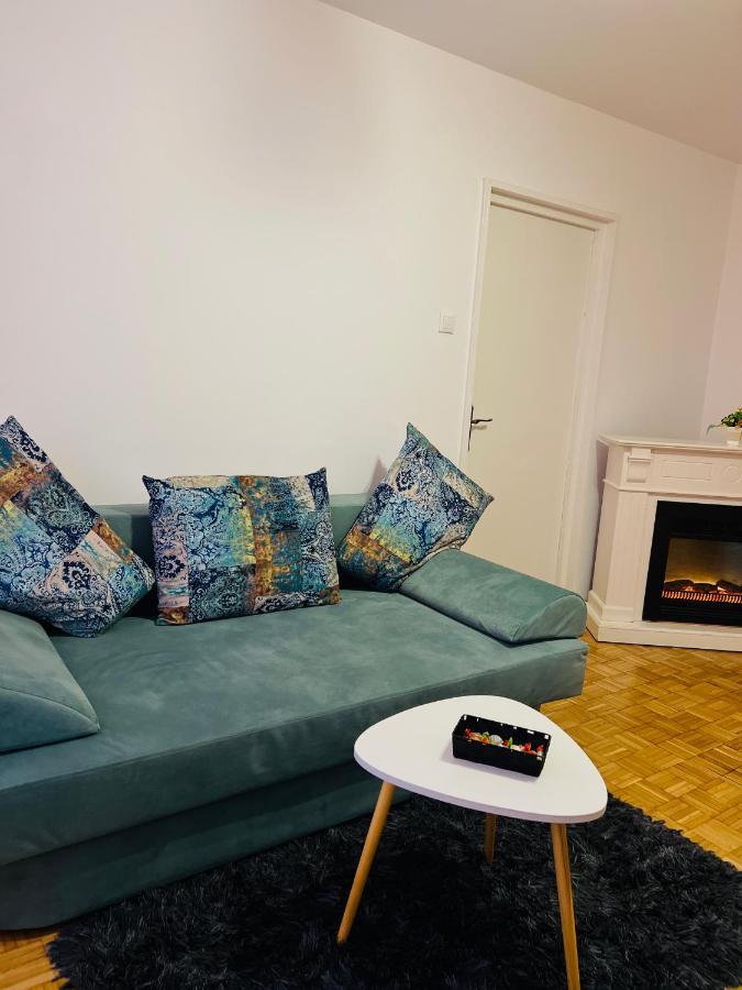 House24 Gari Apartment Brasov Bagian luar foto